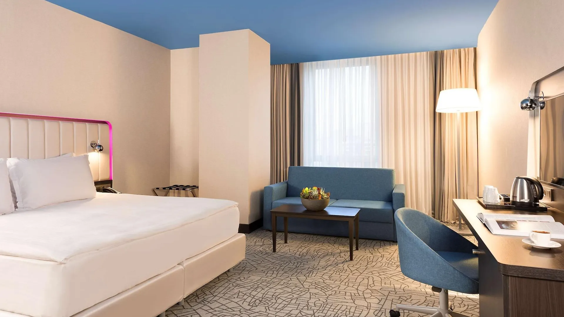 Park Inn by Radisson Istanbul Atasehir 4*,